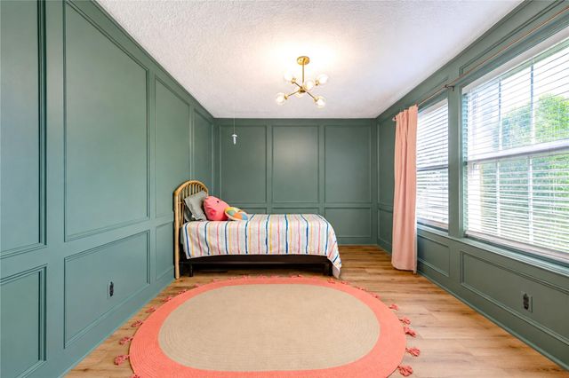 18 Hickory Shadows Drive, Houston, TX 77055