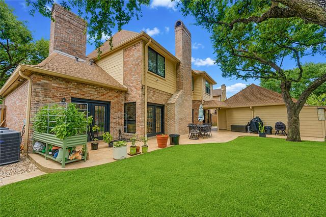 18 Hickory Shadows Drive, Houston, TX 77055