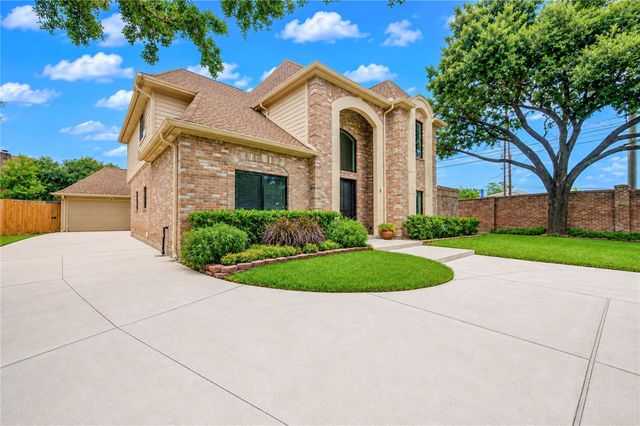 18 Hickory Shadows Drive, Houston, TX 77055