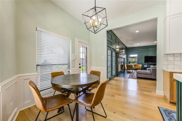 18 Hickory Shadows Drive, Houston, TX 77055