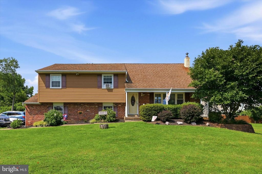 337 MIDDLE HOLLAND, SOUTHAMPTON, PA 18966 — exterior