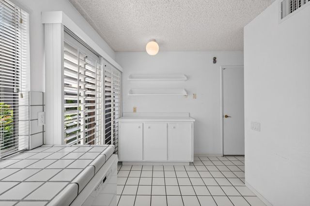 243 Hartnell Pl, Sacramento, CA 95825