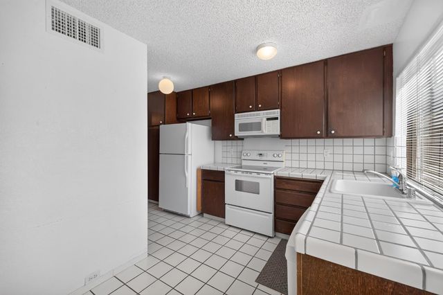 243 Hartnell Pl, Sacramento, CA 95825