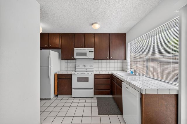 243 Hartnell Pl, Sacramento, CA 95825
