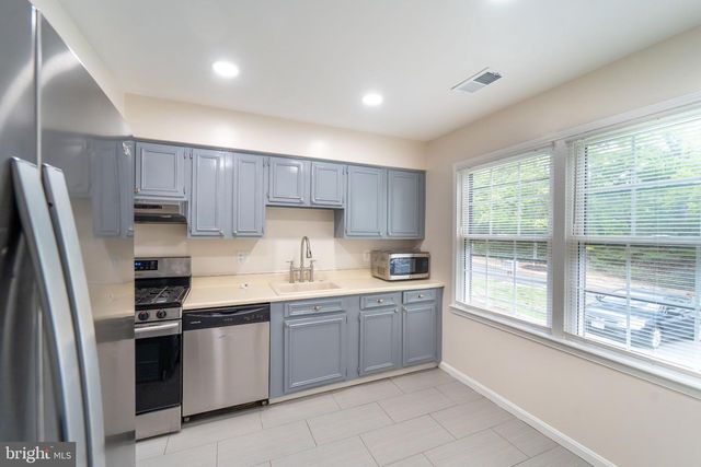 2055 PILGRIM DR, Woodbridge, VA 22192