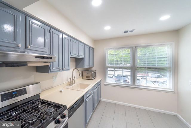 2055 PILGRIM DR, Woodbridge, VA 22192