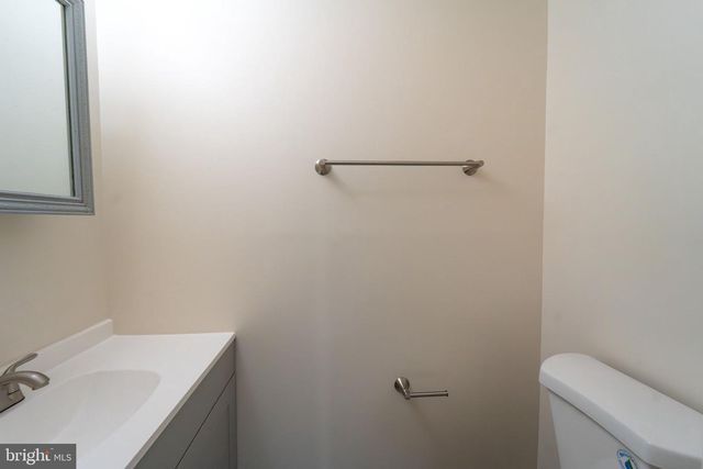 2055 PILGRIM DR, Woodbridge, VA 22192