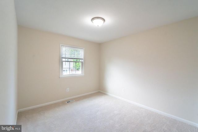 2055 PILGRIM DR, Woodbridge, VA 22192