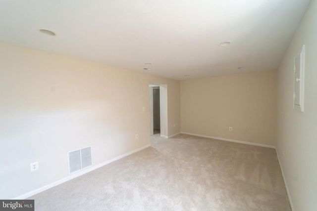 2055 PILGRIM DR, Woodbridge, VA 22192
