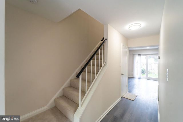 2055 PILGRIM DR, Woodbridge, VA 22192