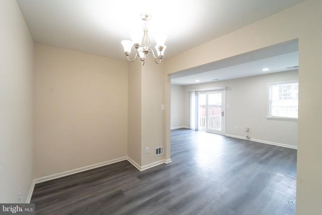2055 PILGRIM DR, Woodbridge, VA 22192