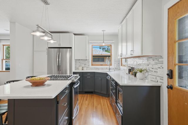 9325 4th Avenue S, Bloomington, MN 55420