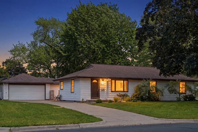9325 4th Avenue S, Bloomington, MN 55420