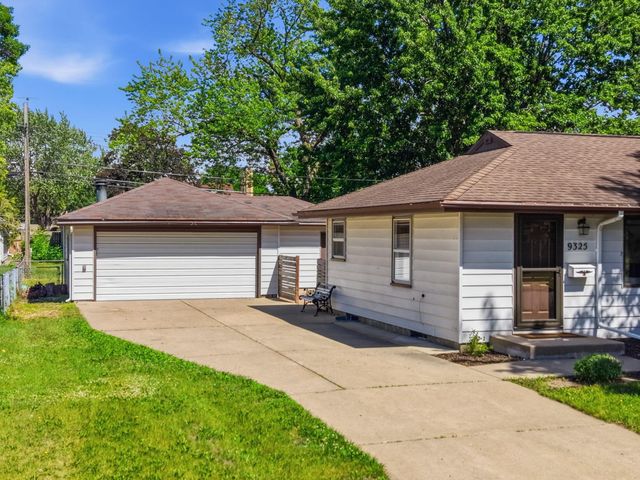9325 4th Avenue S, Bloomington, MN 55420