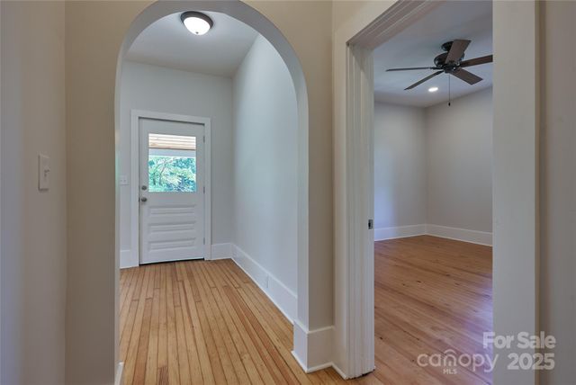 143 Broadway Avenue, Tryon, NC 28782