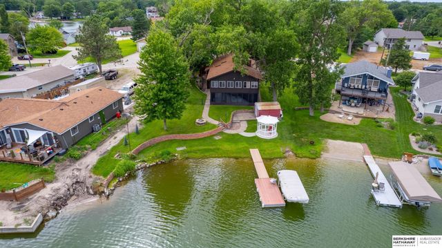 33 Lakewood Drive, Columbus, NE 68601