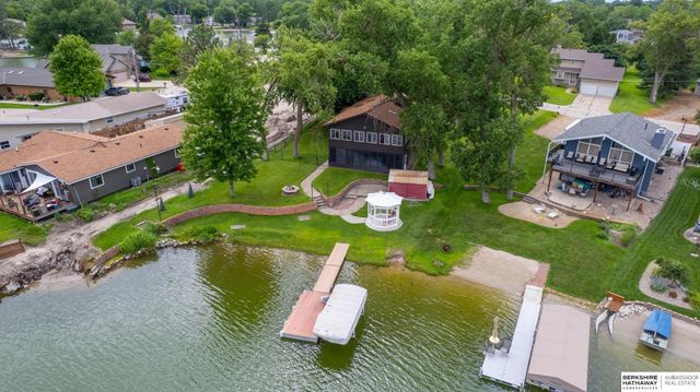 33 Lakewood Drive, Columbus, NE 68601