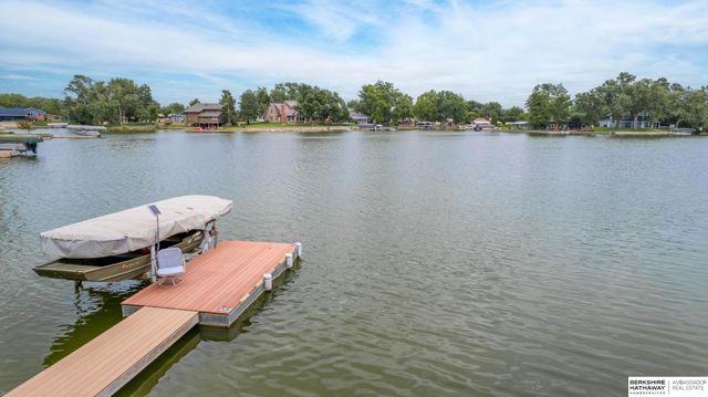 33 Lakewood Drive, Columbus, NE 68601