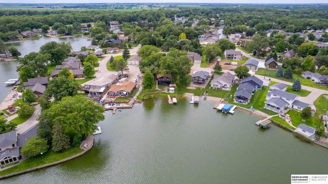 33 Lakewood Drive, Columbus, NE 68601