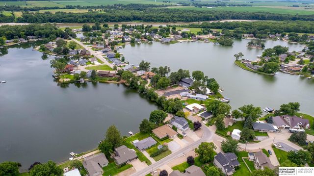 33 Lakewood Drive, Columbus, NE 68601