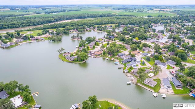 33 Lakewood Drive, Columbus, NE 68601