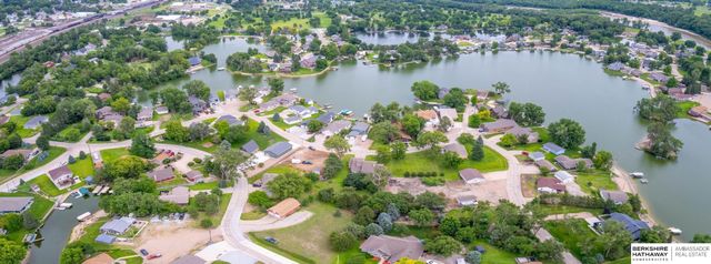 33 Lakewood Drive, Columbus, NE 68601