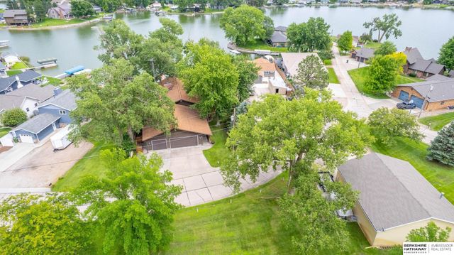 33 Lakewood Drive, Columbus, NE 68601