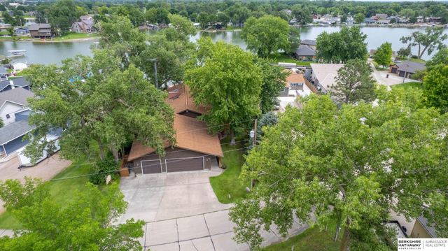33 Lakewood Drive, Columbus, NE 68601