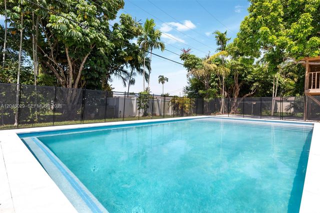 945 NE 176th Street, Miami, FL 33162