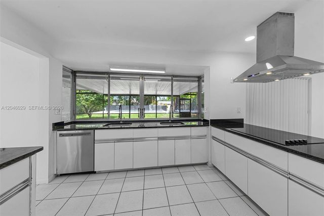 945 NE 176th Street, Miami, FL 33162