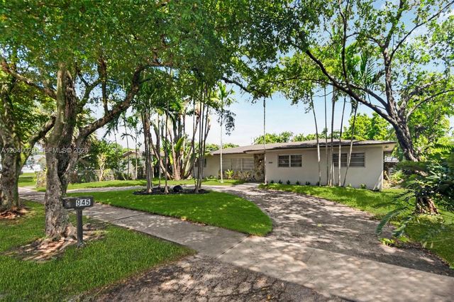 945 NE 176th Street, Miami, FL 33162