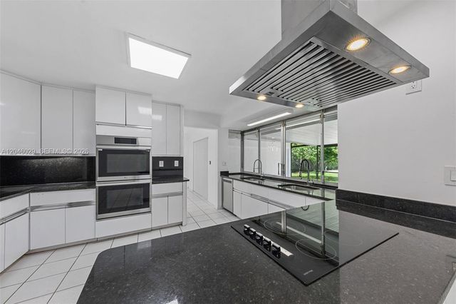 945 NE 176th Street, Miami, FL 33162