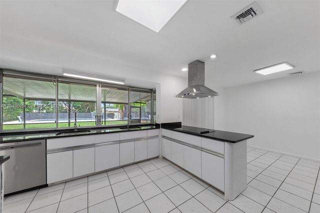 945 NE 176th Street, Miami, FL 33162