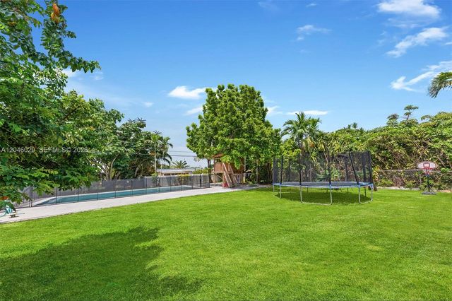 945 NE 176th Street, Miami, FL 33162
