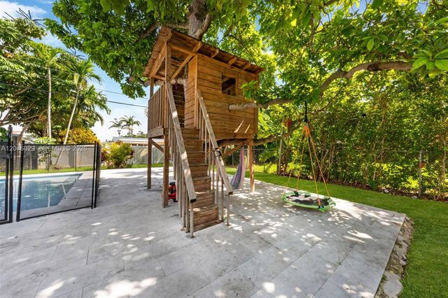 945 NE 176th Street, Miami, FL 33162