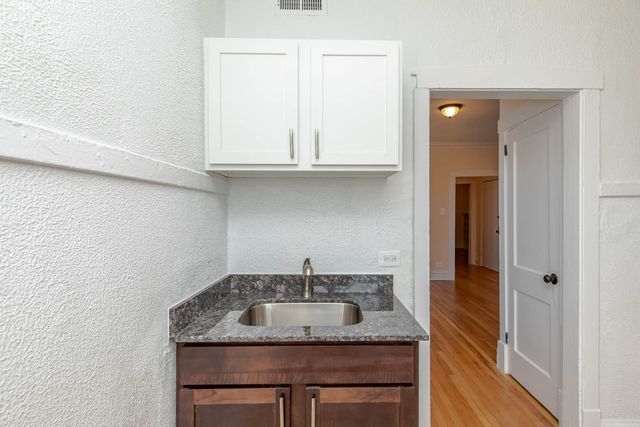 4823 N Springfield Avenue 3W, Chicago, IL 60625