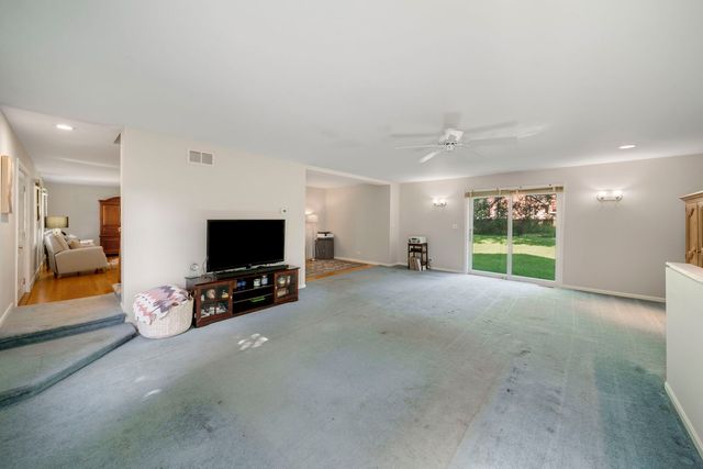 707 Glenshire Road, Glenview, IL 60025