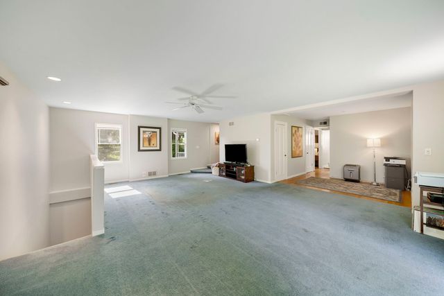 707 Glenshire Road, Glenview, IL 60025