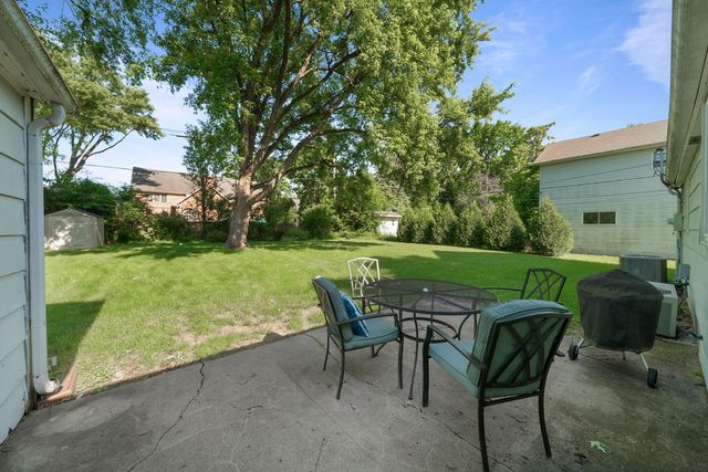 707 Glenshire Road, Glenview, IL 60025