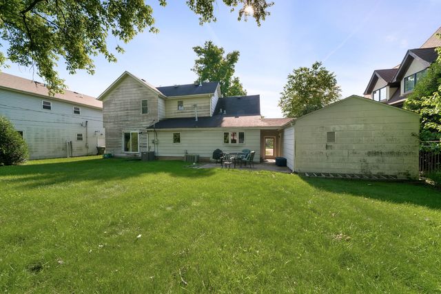 707 Glenshire Road, Glenview, IL 60025