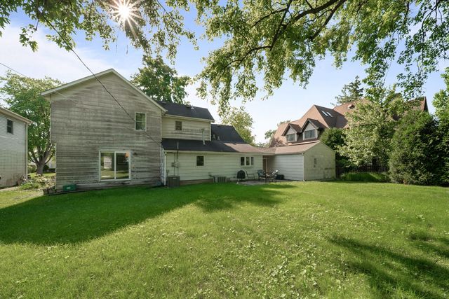 707 Glenshire Road, Glenview, IL 60025