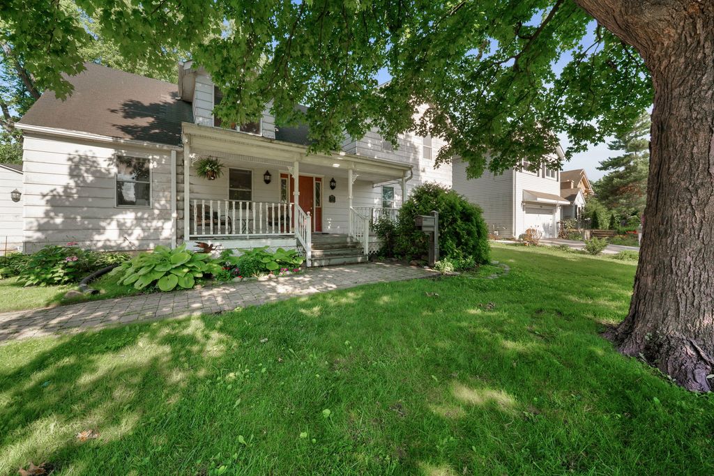 707 Glenshire Road, Glenview, IL 60025