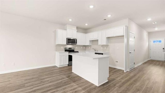 214 Kenmore Circle, Perry, GA 31069