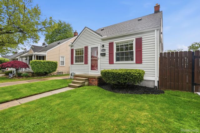 22440 California Street, St. Clair Shores, MI 48080