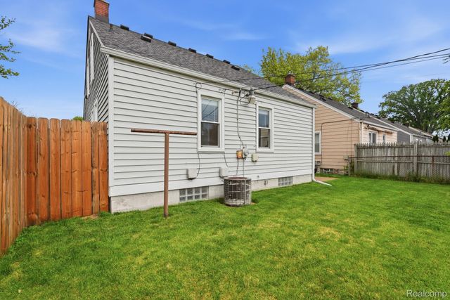 22440 California Street, St. Clair Shores, MI 48080