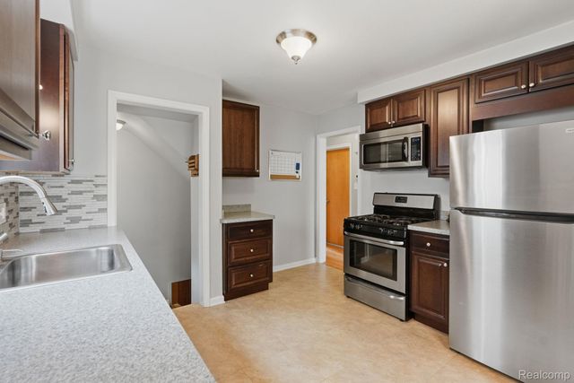 22440 California Street, St. Clair Shores, MI 48080