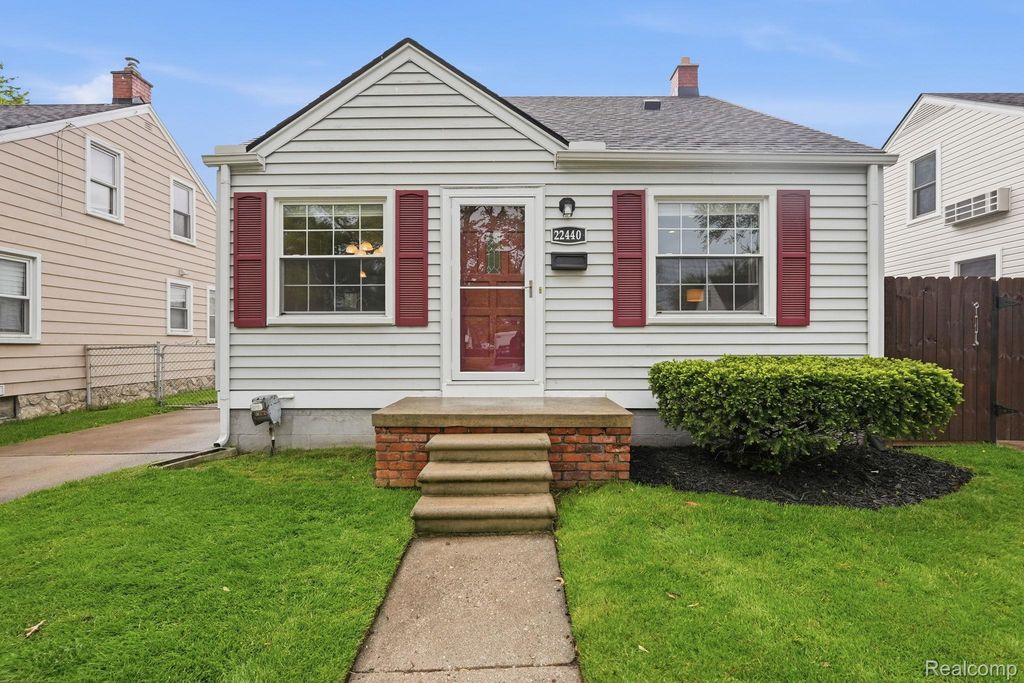 22440 California Street, St. Clair Shores, MI 48080