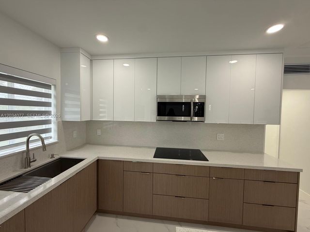 521 E 33rd St, Hialeah, FL 33013
