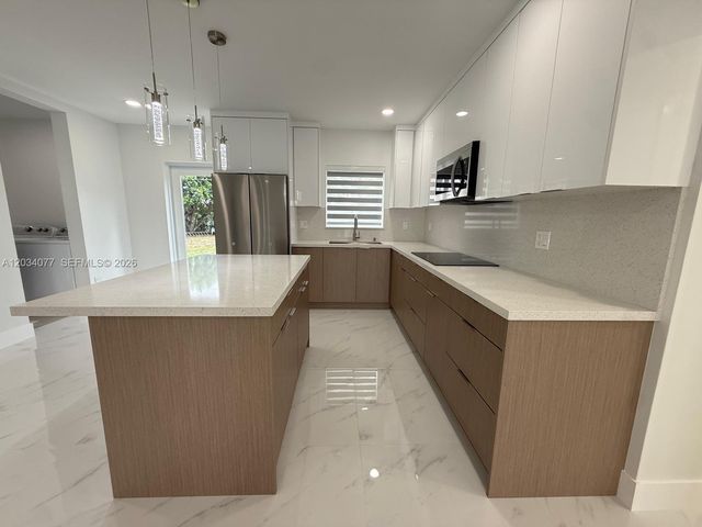 521 E 33rd St, Hialeah, FL 33013