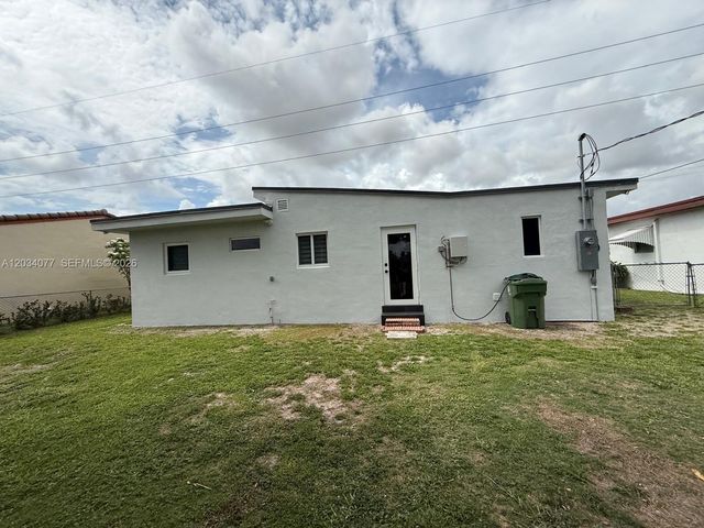 521 E 33rd St, Hialeah, FL 33013